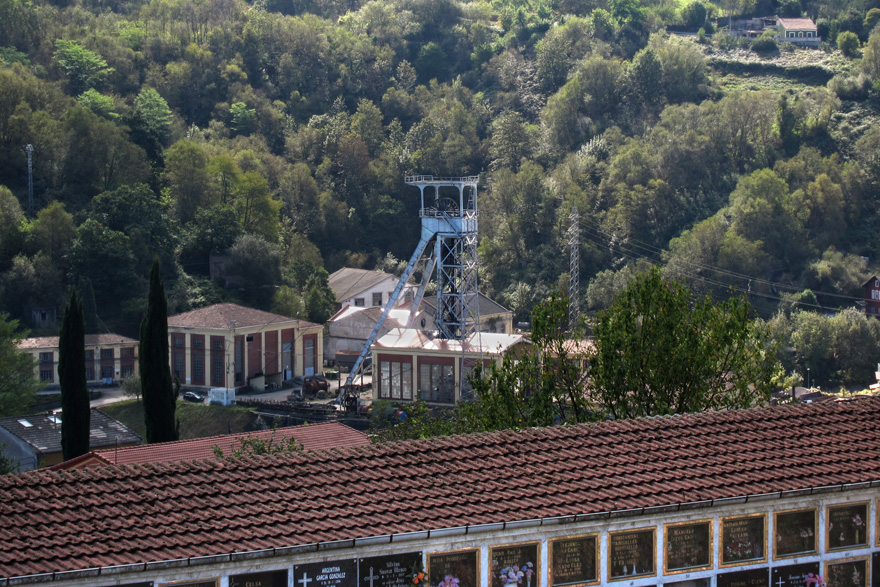 Pozo Ll�scares desde el cementerio de Pando