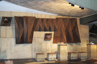 Facultad de Geol�gicas. Aulario. Escultura de Camin
