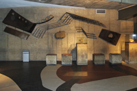 Facultad de Geol�gicas. Aulario. Escultura de Camin